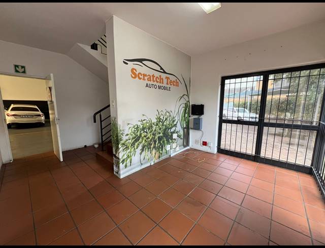544M² WAREHOUSE TO LET IN ROOIHUISKRAAL